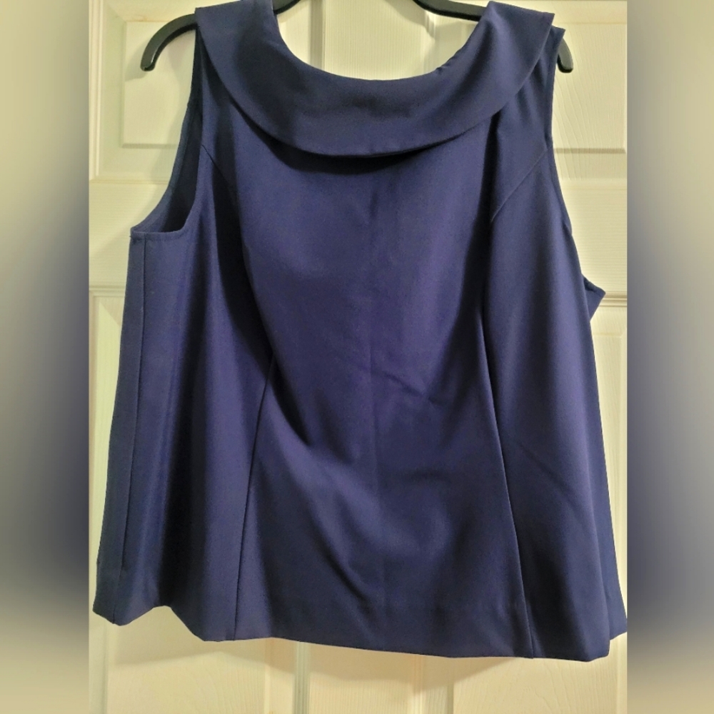NEW......  Sleeveless top from New York and Co.